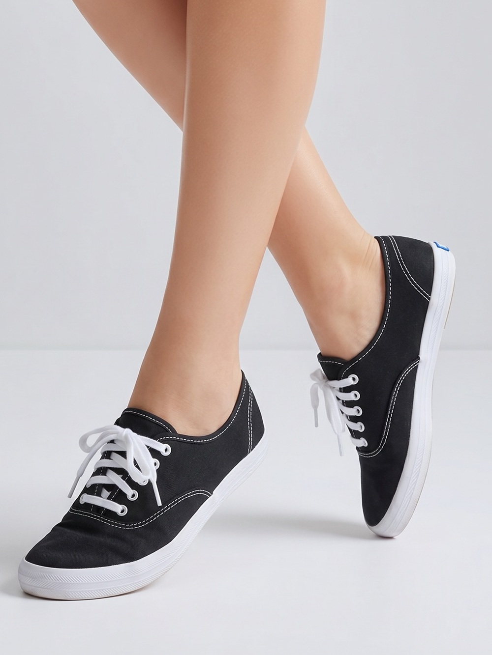 Keds black low top women’s‎ tennis  shoes lace up size 9 memory foam insole